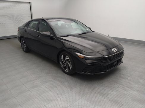 Used 2025 Hyundai Elantra SEL FWD image 13