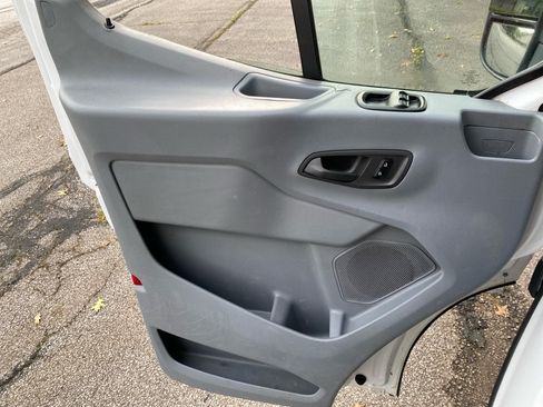Used 2018 Ford Transit 250 130 Medium Roof RWD image 10
