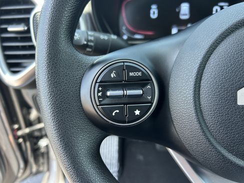 Used 2025 Kia Soul LX FWD image 24