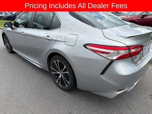 Used 2020 Toyota Camry SE FWD image 3