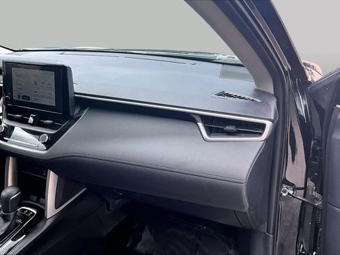 Used 2024 Toyota Corolla Cross LE FWD image 18