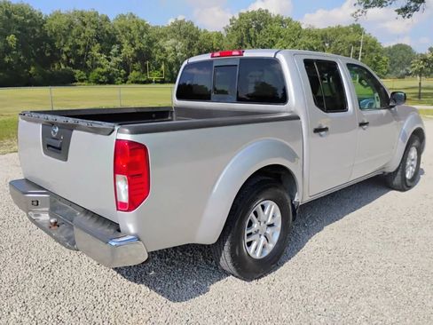 Used 2017 Nissan Frontier SV image 6