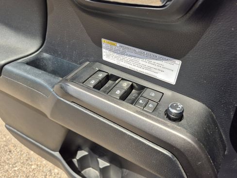 Used 2018 Toyota Tacoma TRD Off-Road AWD/4WD image 13