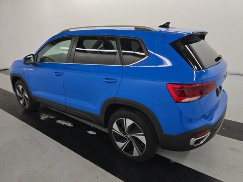 Used 2024 Volkswagen Taos SE AWD/4WD image 3