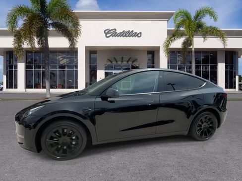 Used 2024 Tesla Model Y Long Range RWD image 7