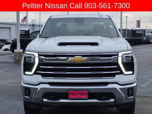 Used 2024 Chevrolet Silverado 2500 LTZ AWD/4WD image 2