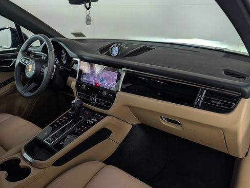 Certified 2023 Porsche Macan AWD/4WD image 19