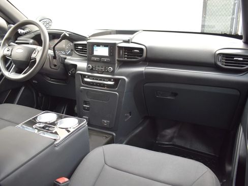 Used 2024 Ford Explorer 4WD Police Interceptor image 12