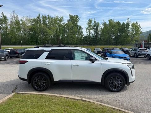New 2026 Nissan Pathfinder SL AWD/4WD image 4