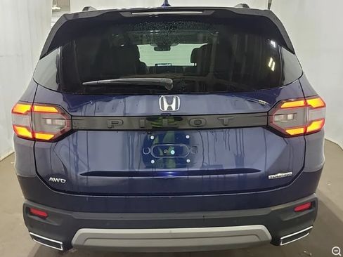 Used 2023 Honda Pilot Touring image 5