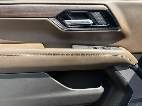 Used 2025 GMC Yukon Denali Ultimate w/ LPO, Floor Liner Package AWD/4WD image 33