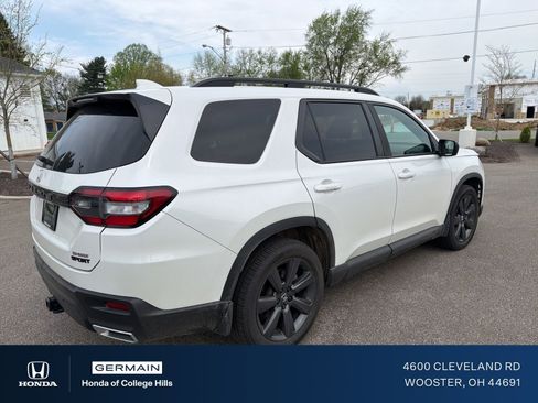 Used 2023 Honda Pilot Sport image 6
