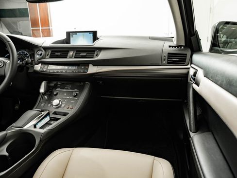 Used 2014 Lexus CT 200h FWD image 44