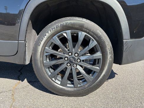 Used 2023 Chevrolet Traverse RS image 41