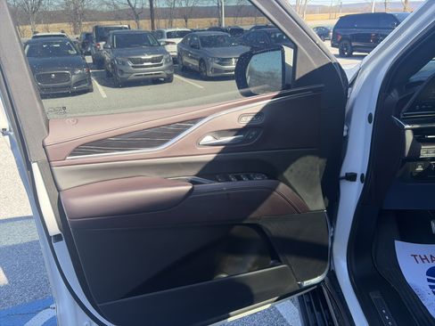 Used 2023 Cadillac Escalade ESV V w/ LPO, ONYX Package image 16