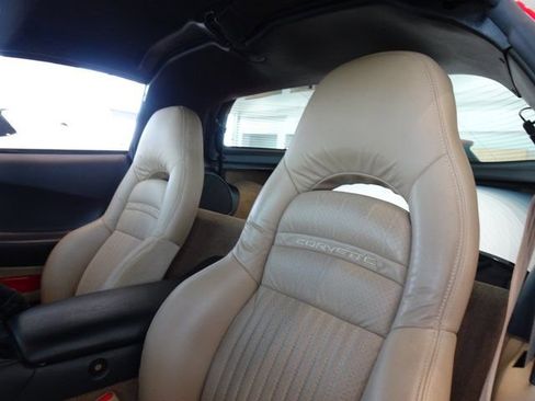 Used 2000 Chevrolet Corvette Coupe w/ Roof Pkg image 12