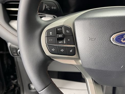 Used 2026 Ford Explorer Active AWD/4WD image 18
