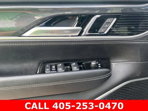 Used 2023 Jeep Wagoneer 4WD w/ Convenience Group I image 18