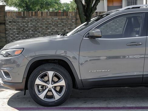 Used 2021 Jeep Cherokee Limited w/ Mopar Interior Package image 22