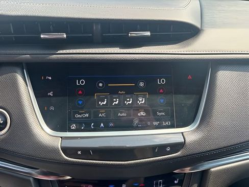 Used 2022 Cadillac XT5 Premium Luxury w/ Technology Package AWD/4WD image 26