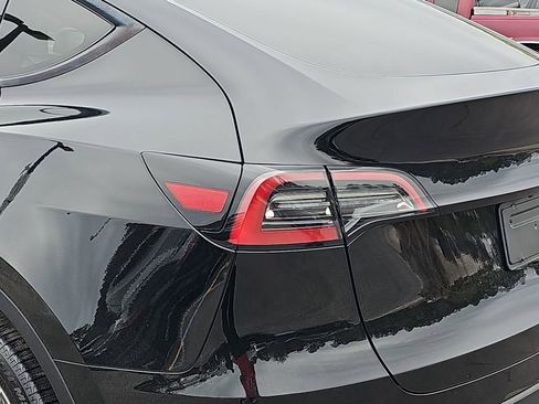 Used 2023 Tesla Model Y Long Range AWD/4WD image 39