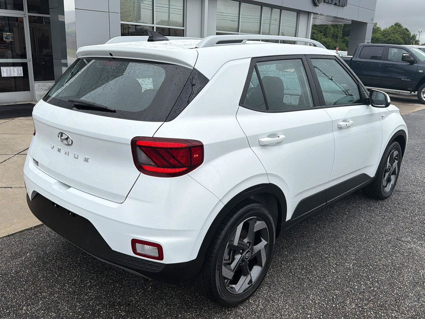 Used 2021 Hyundai Venue SEL w/ Premium Package FWD image 10