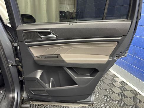 Used 2023 Volkswagen Atlas SE image 31