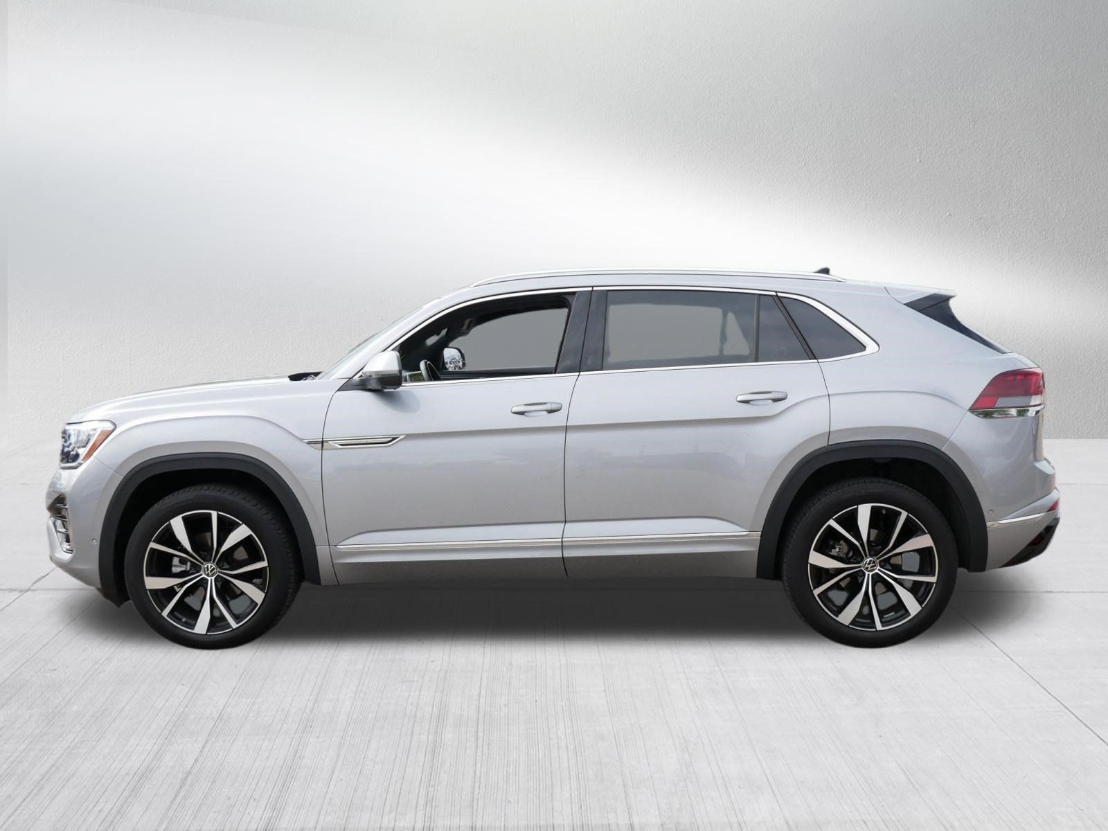 Certified 2026 Volkswagen Atlas Cross Sport SEL Premium R-Line AWD/4WD image 4