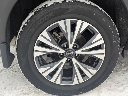 Used 2022 Nissan Rogue SV w/ SV Premium Package image 10