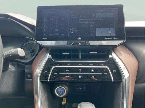 Used 2021 Toyota Venza XLE w/ Softex Package image 17