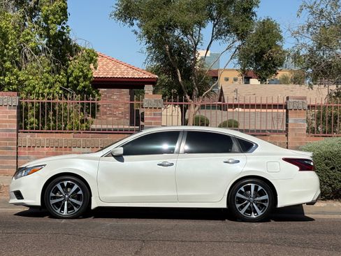 Used 2017 Nissan Altima 2.5 SR FWD image 3