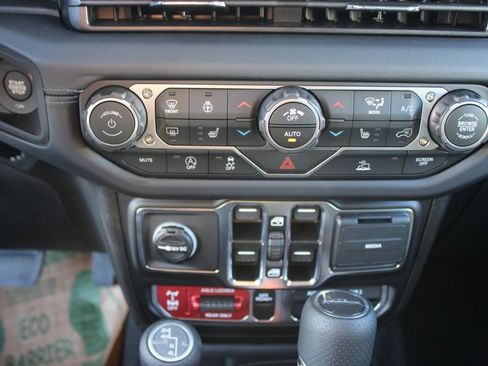 New 2025 Jeep Gladiator Mojave image 20