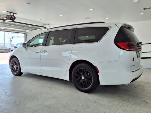 Used 2022 Chrysler Pacifica Touring-L FWD image 20