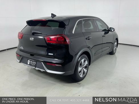 Used 2017 Kia Niro FE FWD image 6