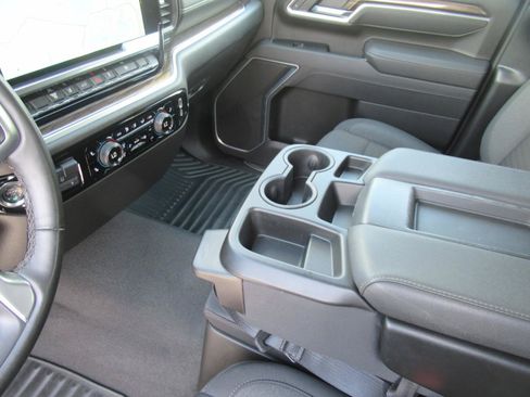 Used 2025 Chevrolet Silverado 2500 LT w/ Convenience Package AWD/4WD image 18