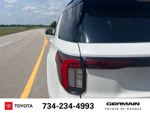 Used 2025 Ford Explorer ST AWD/4WD image 18