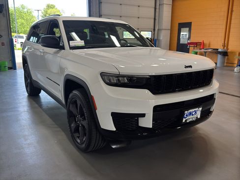 Used 2023 Jeep Grand Cherokee L Altitude AWD/4WD image 7