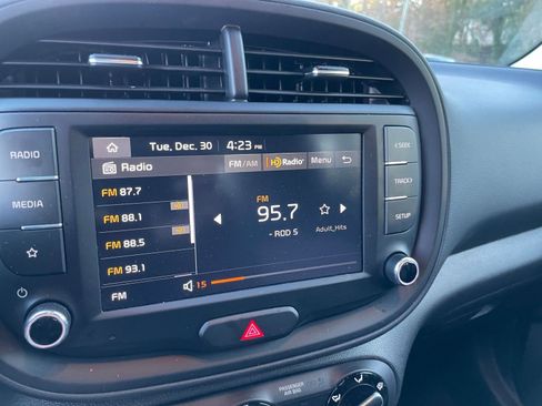 Used 2025 Kia Soul LX w/ LX Technology Package image 21