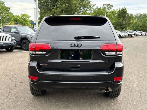 Certified 2022 Jeep Grand Cherokee Laredo X AWD/4WD image 3