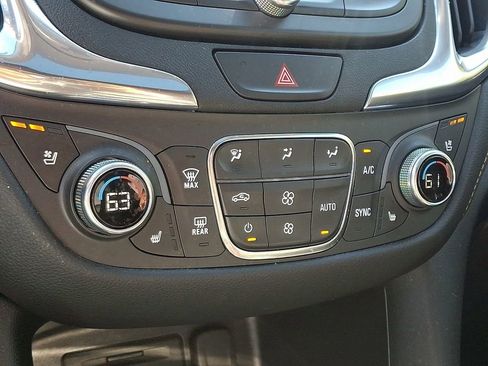 Used 2021 Chevrolet Equinox Premier image 17