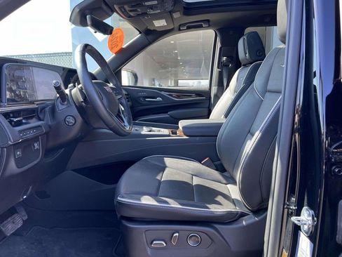 Certified 2024 Cadillac Escalade Premium Luxury image 17