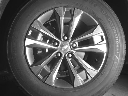 Used 2025 Chevrolet Equinox LT FWD image 12
