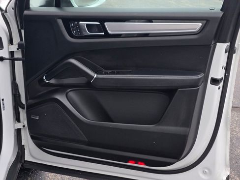 Used 2023 Porsche Cayenne Platinum Edition image 26