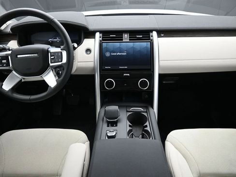Used 2025 Land Rover Discovery S AWD/4WD image 5