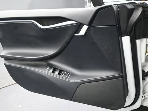 Used 2020 Tesla Model S Long Range Plus image 23