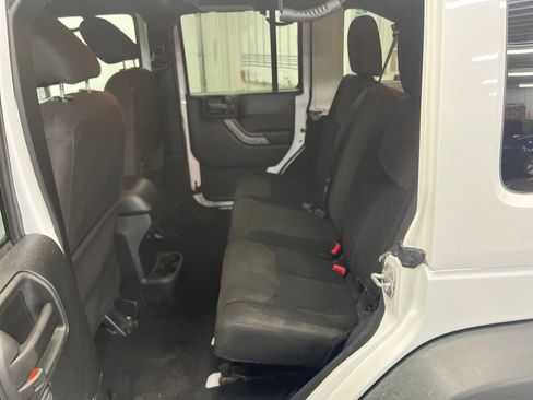 Used 2017 Jeep Wrangler Unlimited Sport AWD/4WD image 16