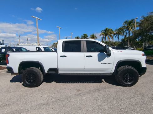 Used 2025 Chevrolet Silverado 2500 ZR2 image 4