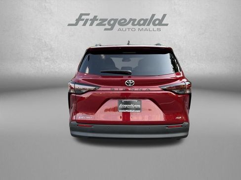 Used 2026 Toyota Sienna XLE AWD/4WD image 6