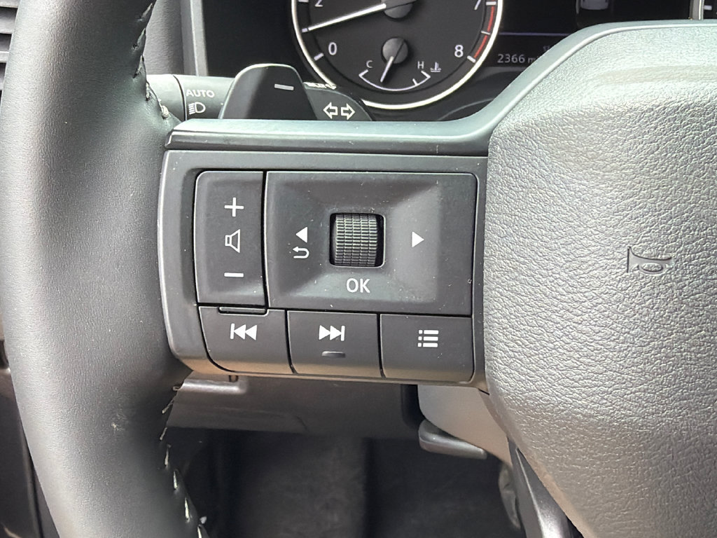 Used 2026 Nissan Rogue SV FWD image 24