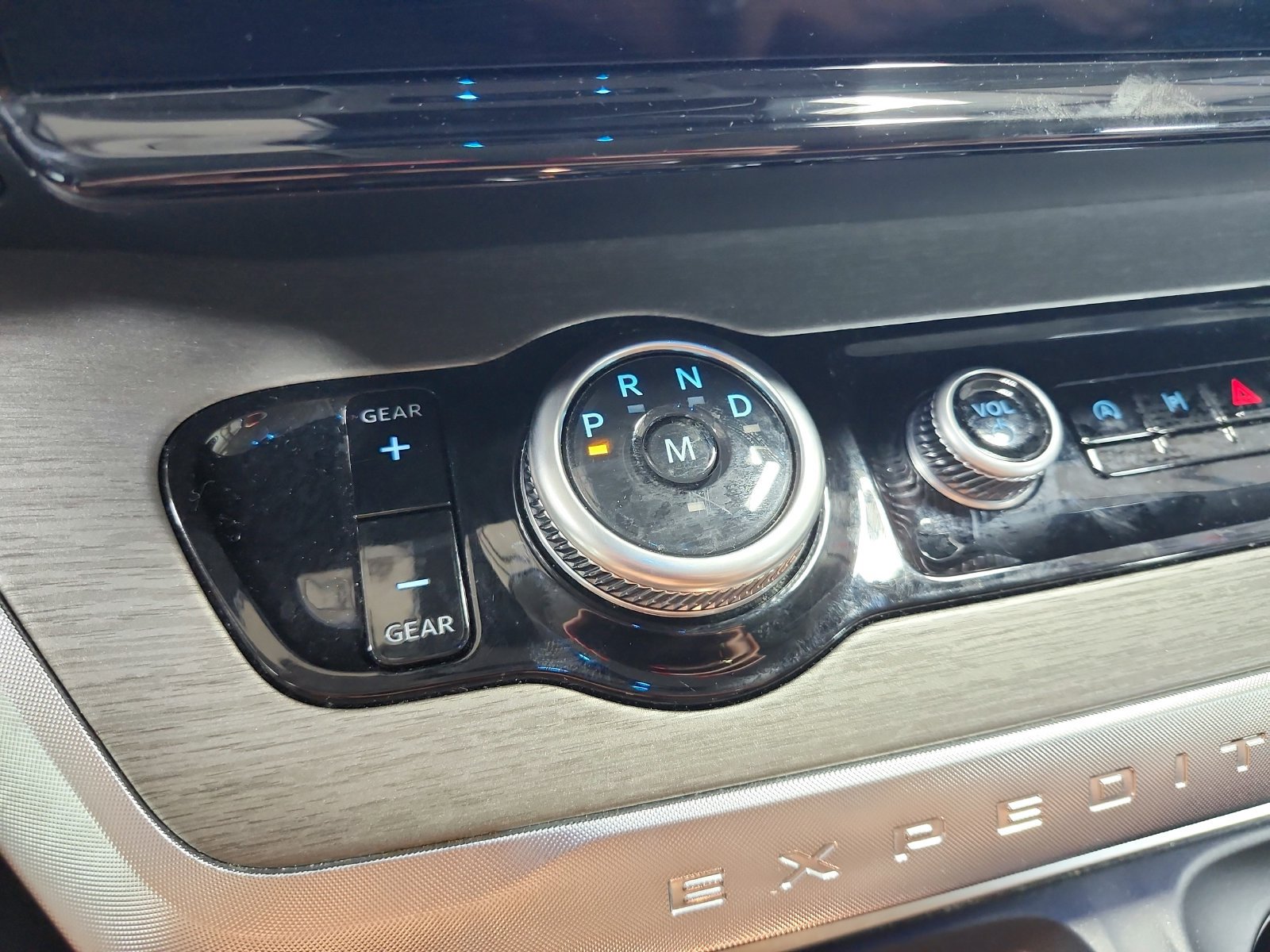 Used 2025 Ford Expedition Platinum AWD/4WD image 19